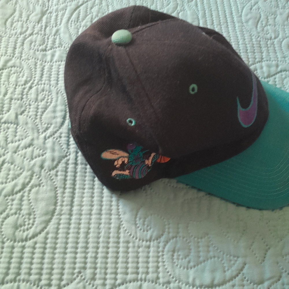 VINTAGE Charlotte Hornets Nike Adjustable Cap